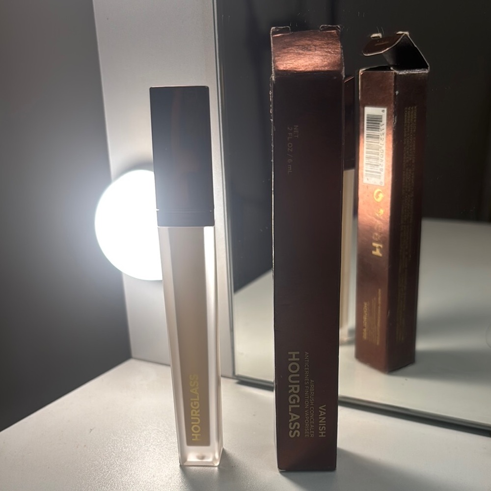 Hourglass Vanish Airbrush Concealer
